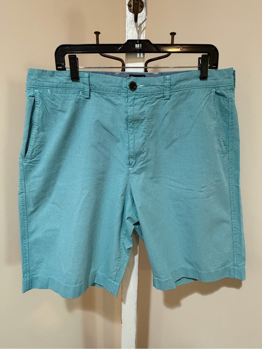 MENS JCREW CLUB SHORTS FLAT FRONT IN 
SIZE 36” WAIST 11” LENGTH